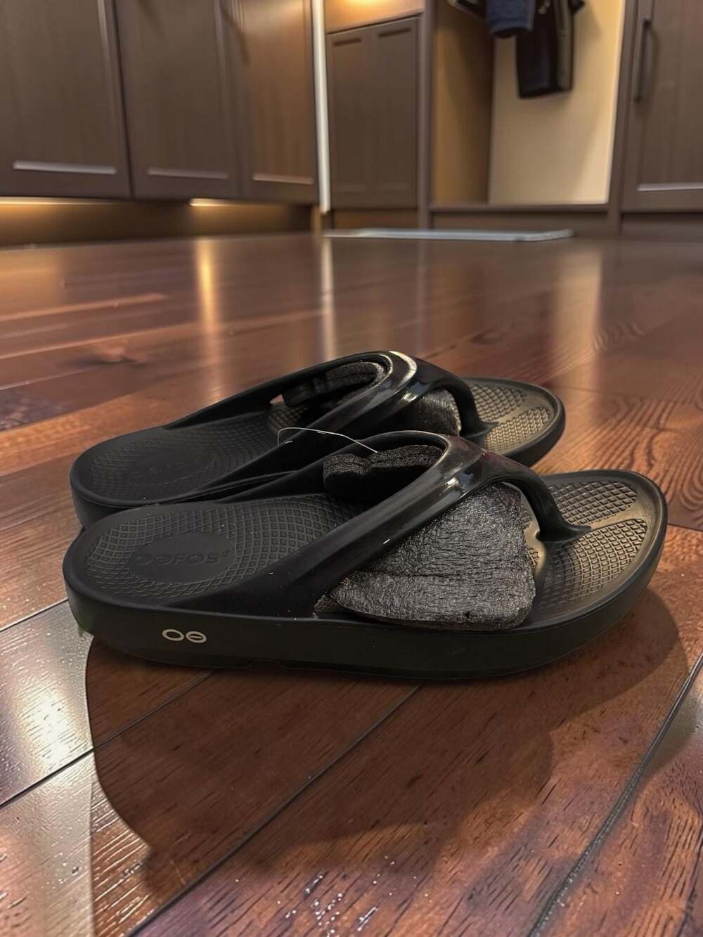 Oofos Ooriginal Recovery Thong Sandals Black W9 M7